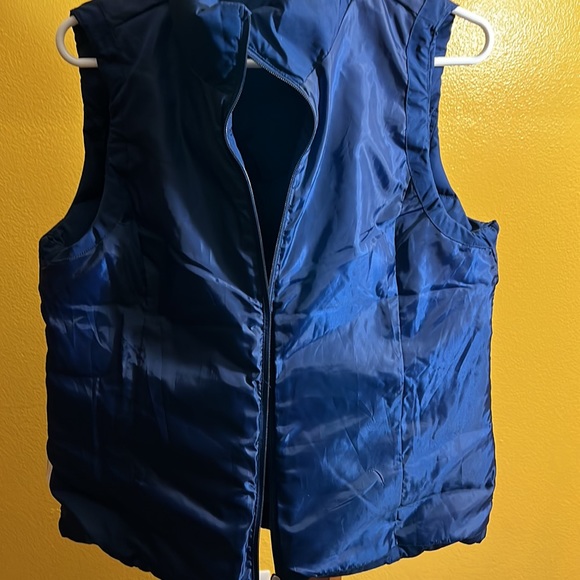 Land’s End Vest - Picture 9 of 9